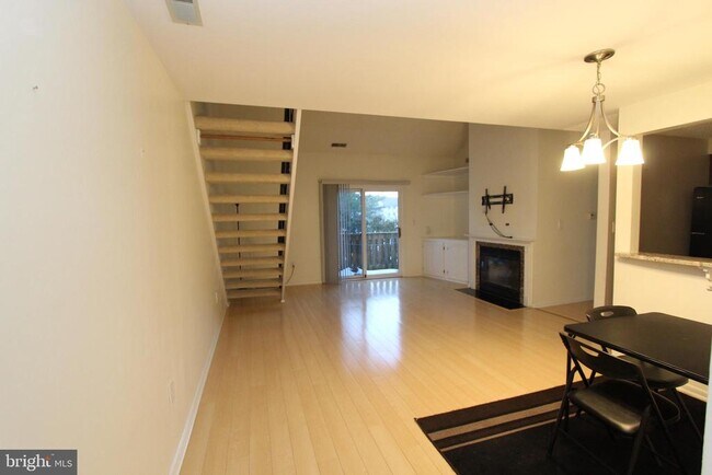 Building Photo - 5220 Ravens Crest Dr