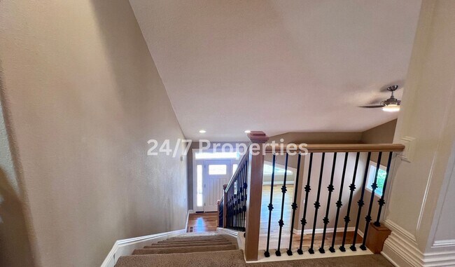 Building Photo - Large 4BD I 2.5BA Home - West Linn!