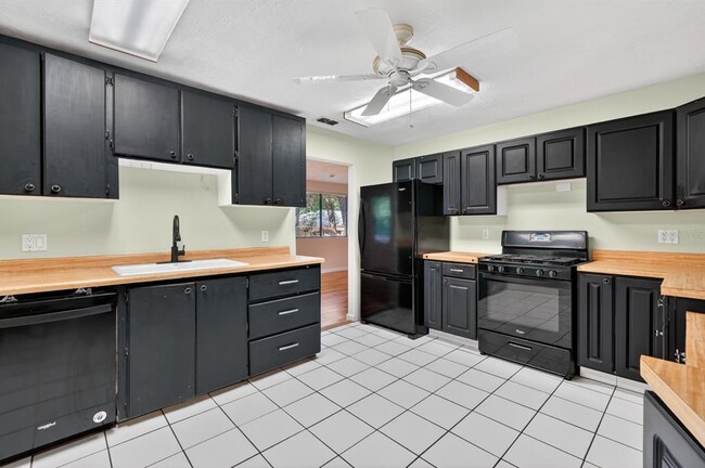 Building Photo - 12 Dawson Dr