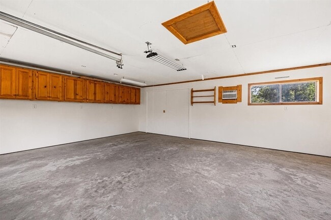 Building Photo - 5334 Saxon Dr