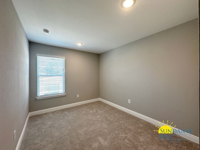 Building Photo - Charming 3 Bedroom Townhome in the heart of Fort Walton Beach!