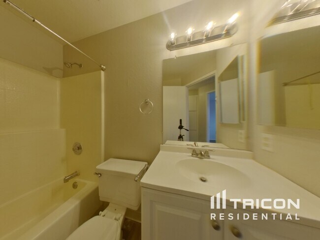 Building Photo - 1676 Round Mountain Cir