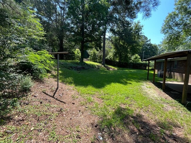 Building Photo - Beautiful Home Located Off Of Whitesville ...