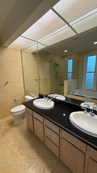 Primary Bath - 1837 Parnell Ave