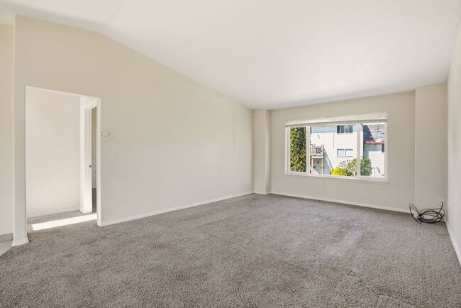 Building Photo - 820 N Siony