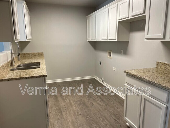 Building Photo - 281 Graystone Cir