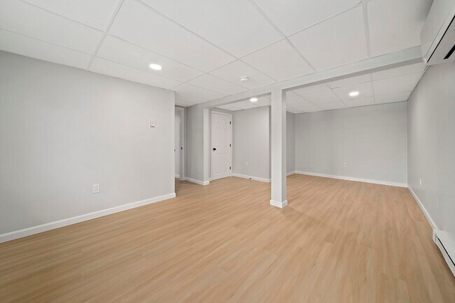 Building Photo - 6 Skyview Rd