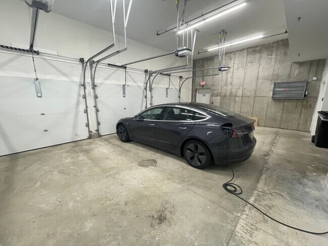 Building Photo - Jamaica Plain 2 bedroom w/garage parking a...