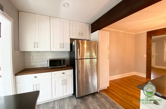 Building Photo - 103 Willow Springs Dr