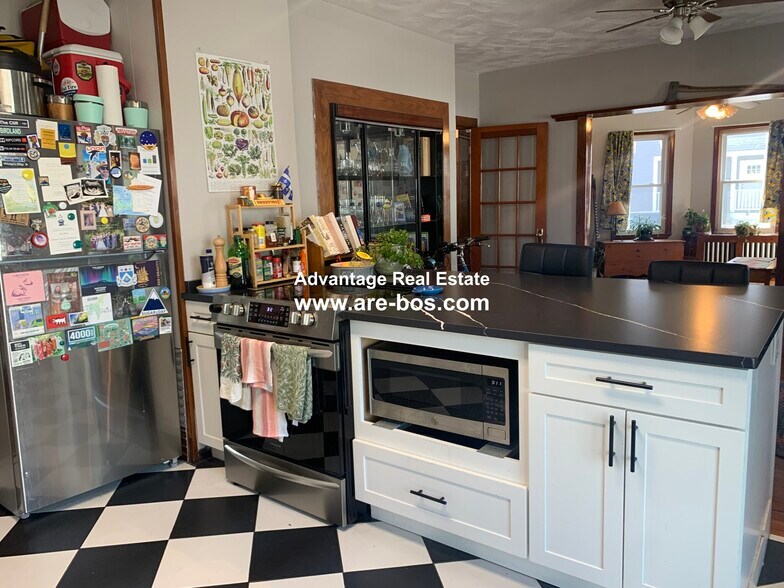 Building Photo - 81 Litchfield St