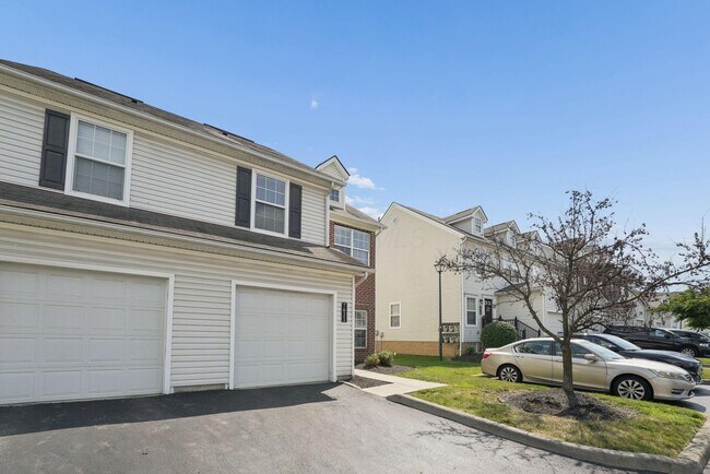 Building Photo - 2018 River Rock Way