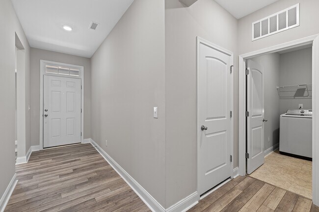 Building Photo - 138 Willow Grove Ln