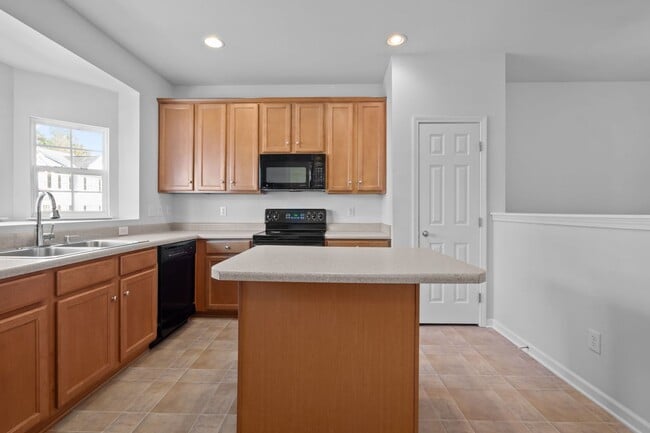 Building Photo - Spacious 3-Story End-Unit Townhome Near RTP