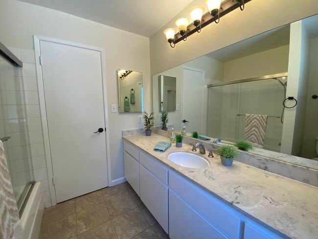 Building Photo - Pleasanton Single Story House 4 bed/2 bath, Downtown next to Amador Valley High! Great Location