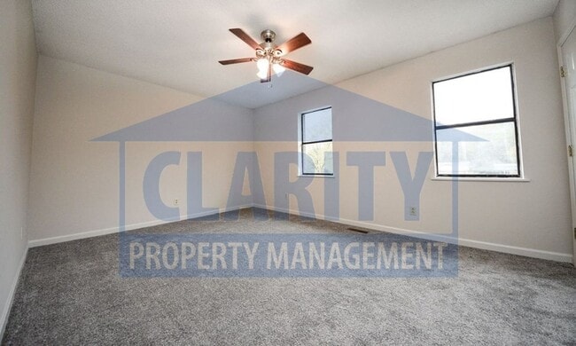 Building Photo - Excellent CLEVELAND NW location!