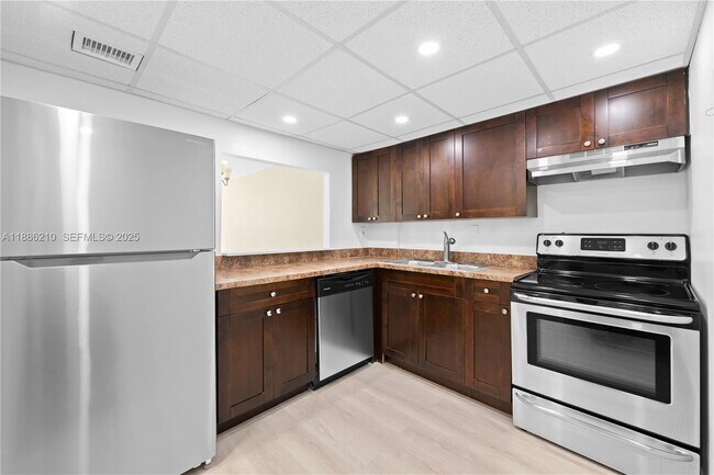 Building Photo - 16740 NE 9th Ave