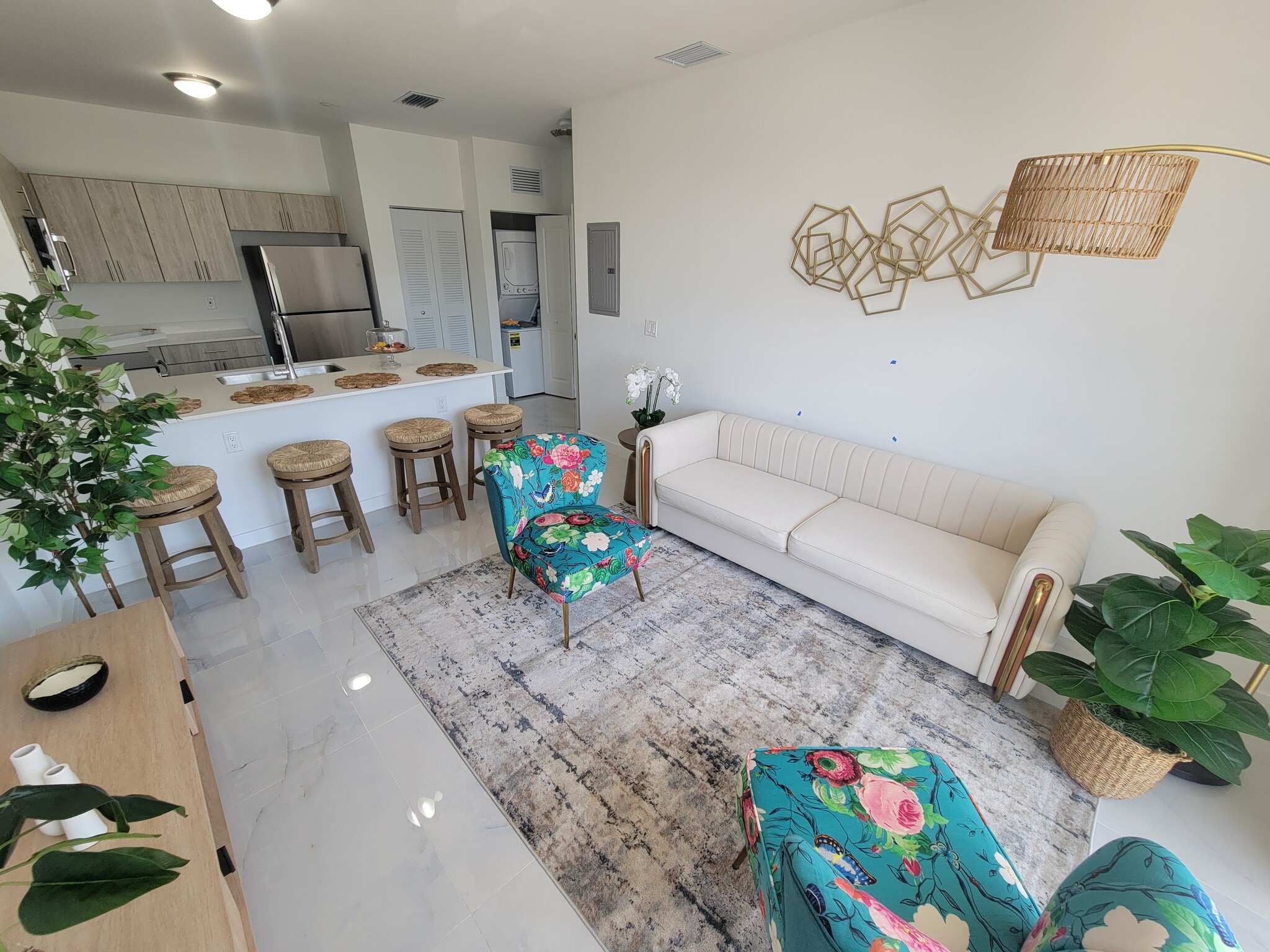 Building Photo - 935 SW 72nd Ave