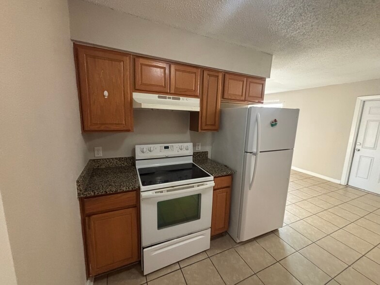 Building Photo - 1021 N Church Ave