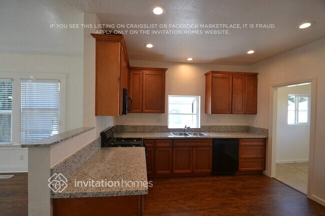 Building Photo - 622 W 13th St