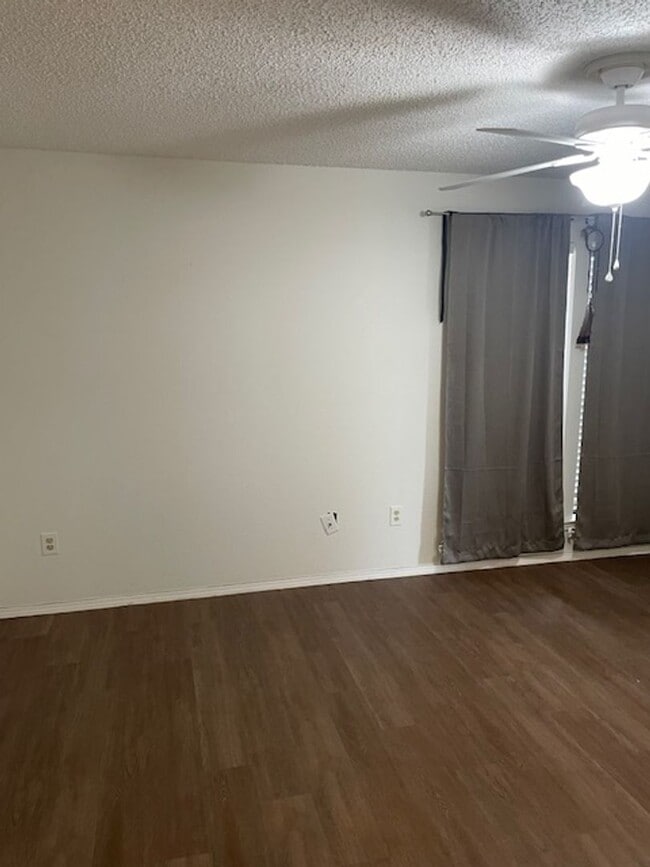 Building Photo - 1106 Brighton Dr