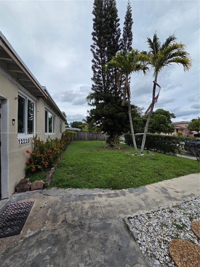 Building Photo - 12220 NE Miami Pl