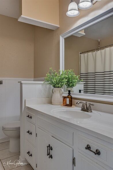 Building Photo - 7440 Camelback Dr