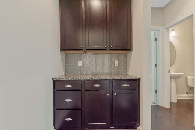 Building Photo - Beautiful Holly Springs Home