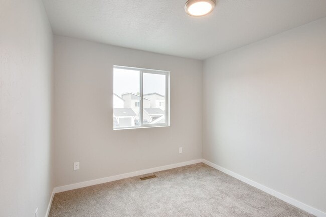 Building Photo - Beautiful, Modern 2 Bedroom Cottage Available!