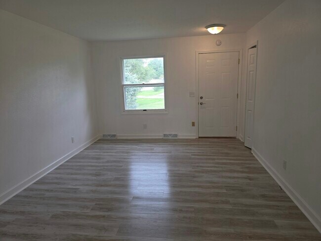 Building Photo - 601 Rizek Dr