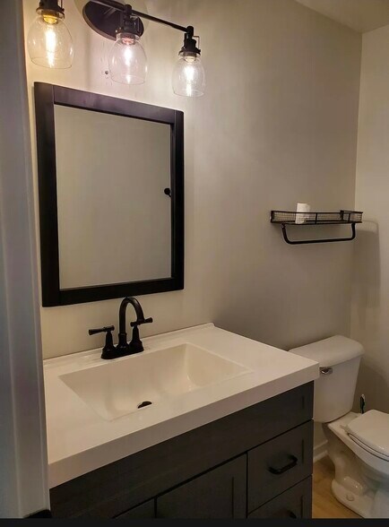 Building Photo - 44900 Bayview Dr