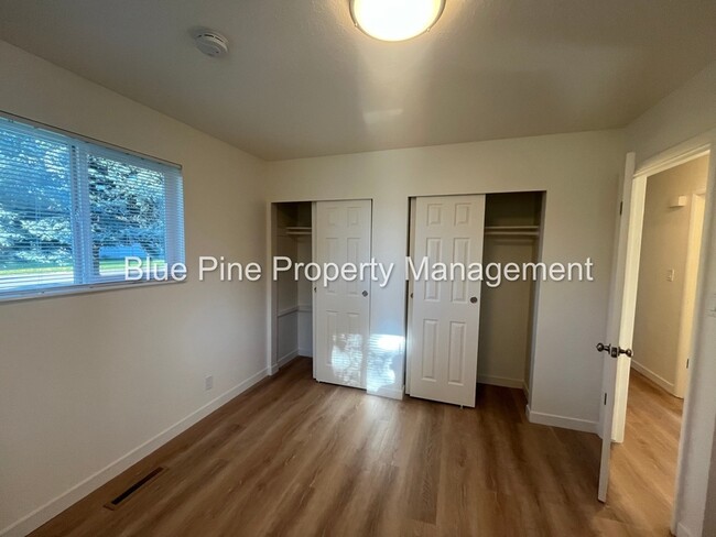Building Photo - 810 Bergeson Dr