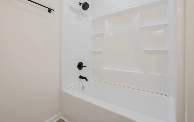 Building Photo - Newer 3 Bedroom, 2 Bath in North East Columbia- Available March 2026!