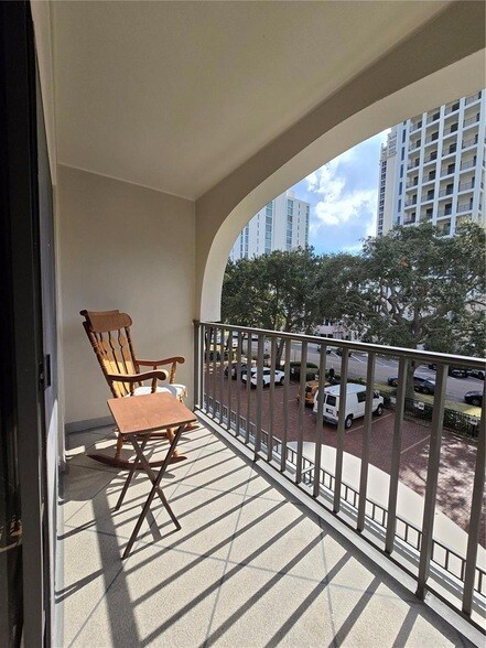 Building Photo - 105 4th Ave NE