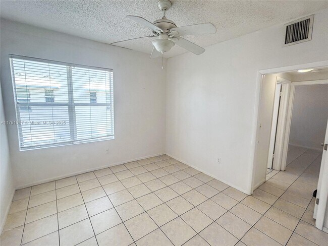 Building Photo - 1218 Drexel Ave