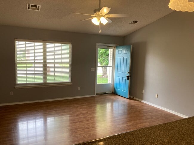Building Photo - Nice Claremore 3/2/2 Home in Greenbrier Ad...