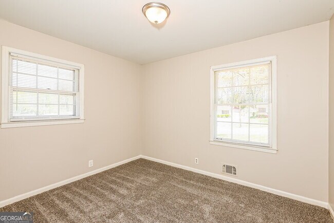 Building Photo - 5509 Joeclay Dr