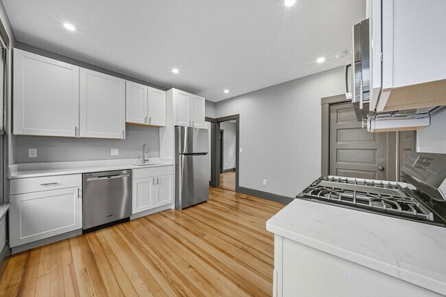 Building Photo - 24 Hinckley St