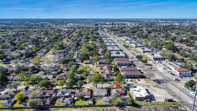 Building Photo - 8011 La Roche Ln