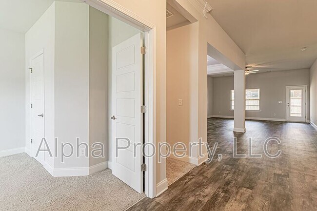 Building Photo - 504 Flying Squirrel Wy