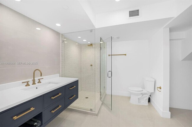 Building Photo - 221 Jefferson Ave