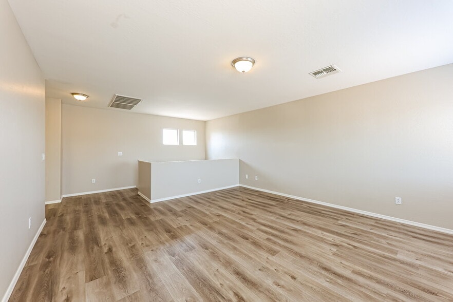 Building Photo - 12430 W Valentine Ave