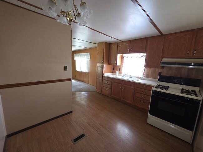 Building Photo - REDUCED!!!