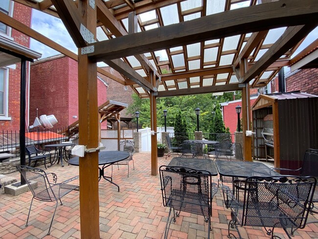Building Photo - 5 Bed/3 Bath UC Rental Located on McMillan...