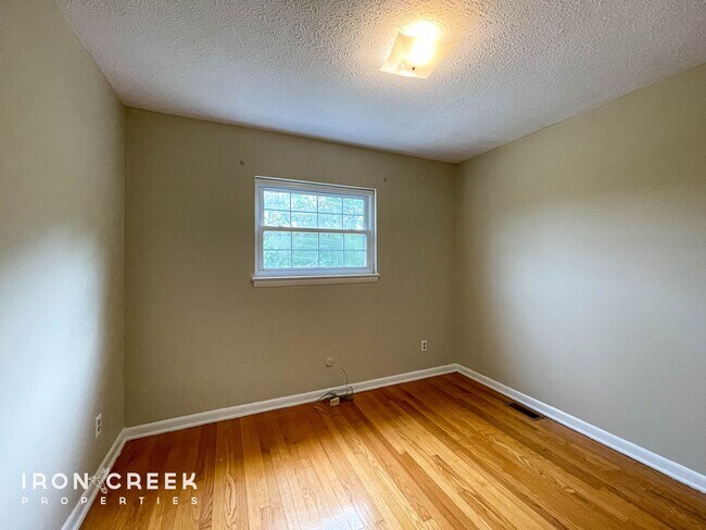 Building Photo - Spacious Three-Bedroom on a Beautiful Lot ...