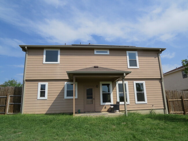 Building Photo - Expansive Living and Stylish Updates in So...