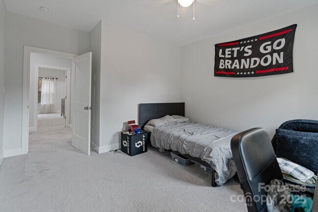 Building Photo - 122 Rutan Ct