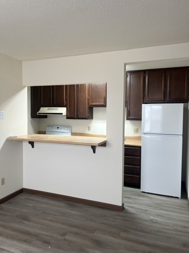 Building Photo - 1520 Main St