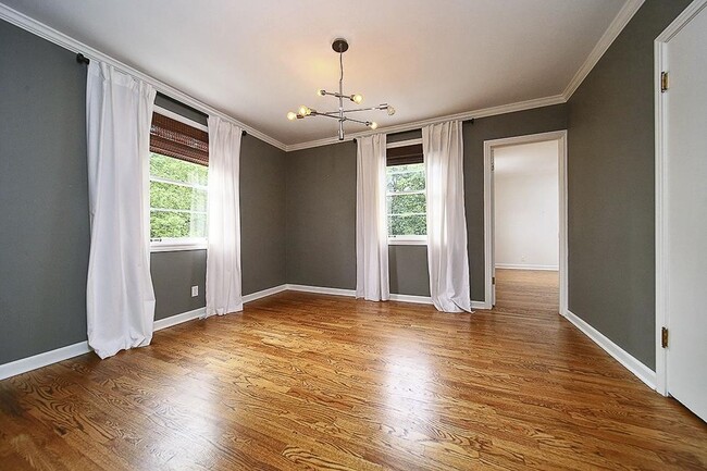 Building Photo - Picture-perfect 3BR/2BA brick bungalow In East Nashville!