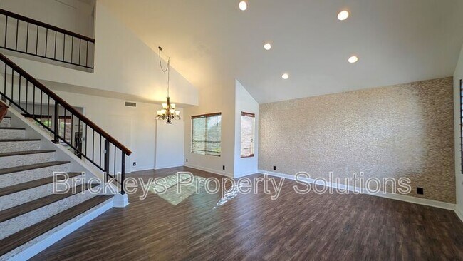 Building Photo - 2363 W Hemlock Ct