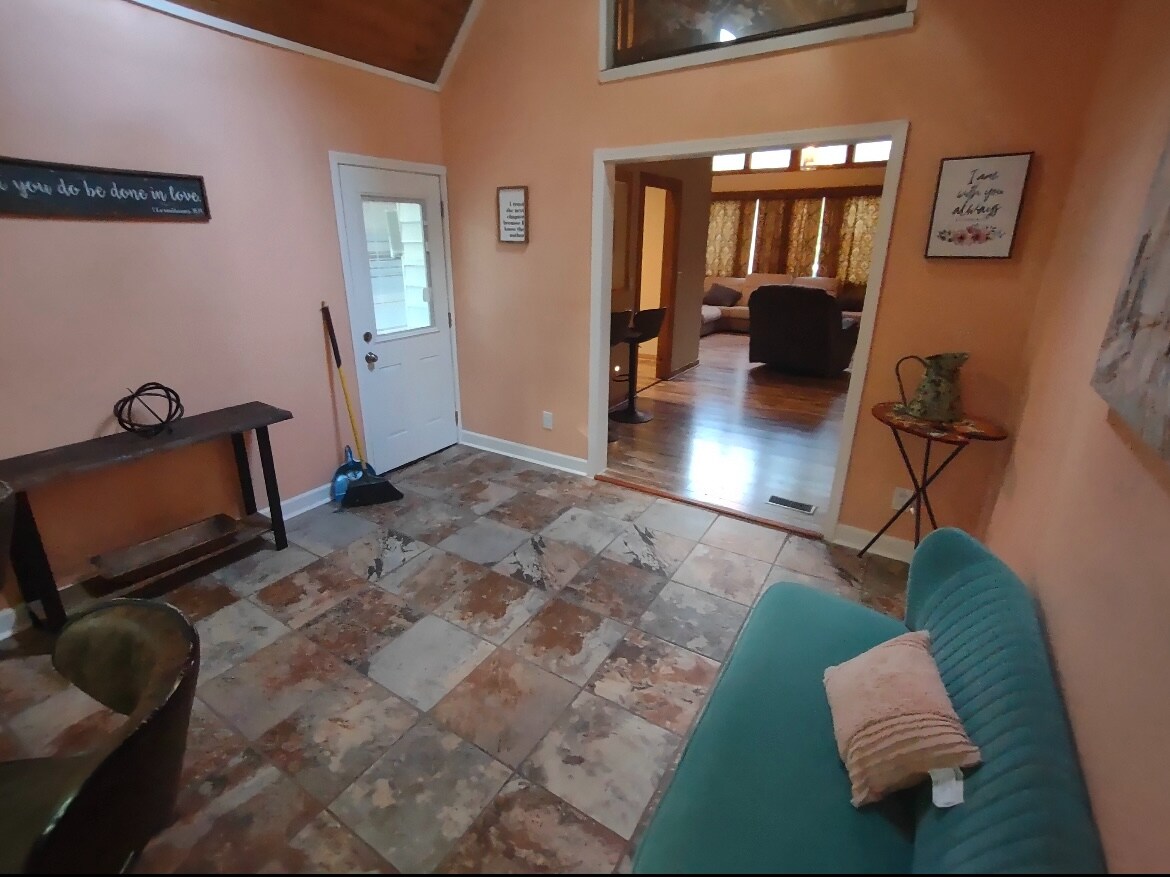 Building Photo - Room in House on New Crossing Trail E